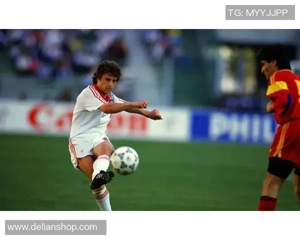 足球传奇退役合影珍藏瞬间回顾昔日辉煌与友谊的永恒印记 足球传奇退役合影珍藏瞬间回顾昔日辉煌与友谊的永恒印记