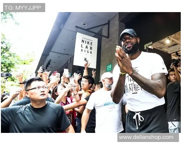 足球明星亲临NBA赛场观战球迷热情高涨的盛况揭秘 足球明星亲临NBA赛场观战球迷热情高涨的盛况揭秘